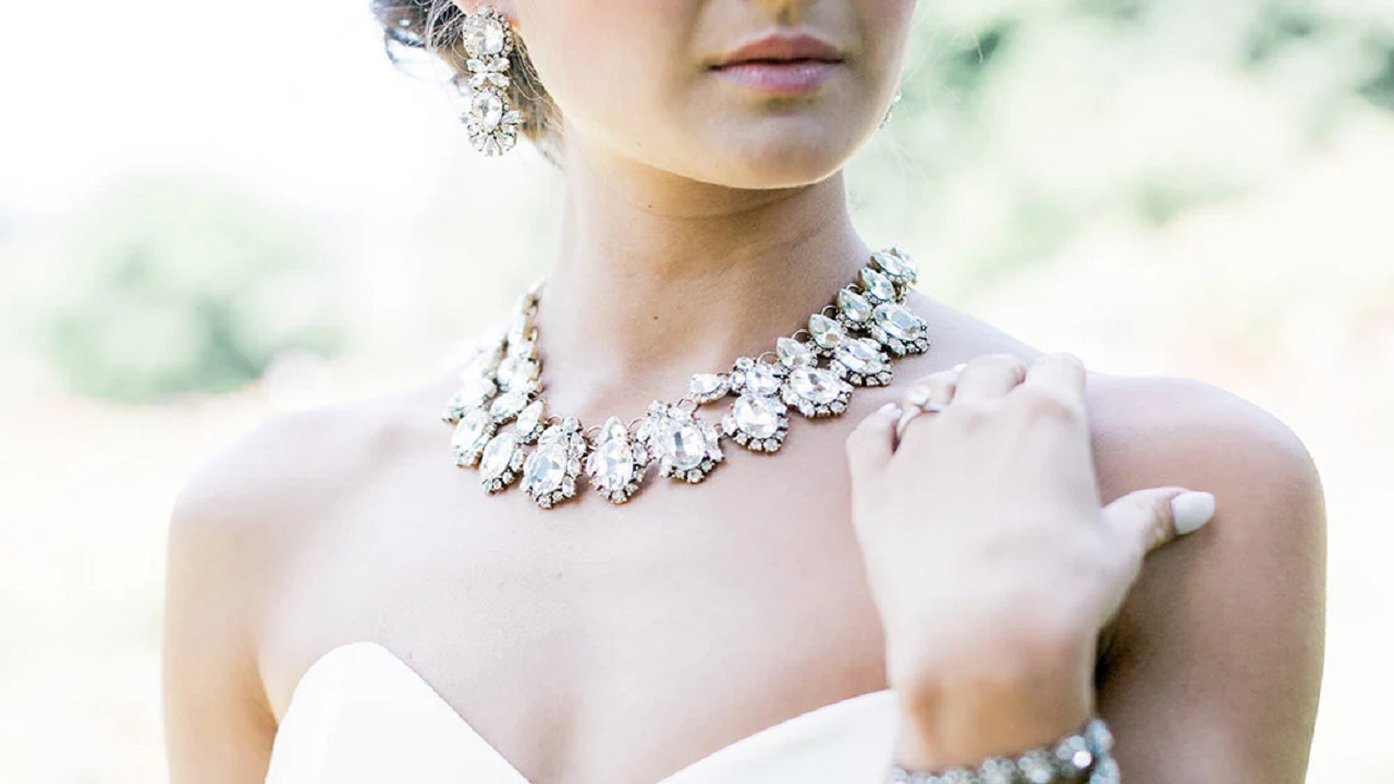 How to Look Gorgeous on Your Wedding with Diamond Jewelry