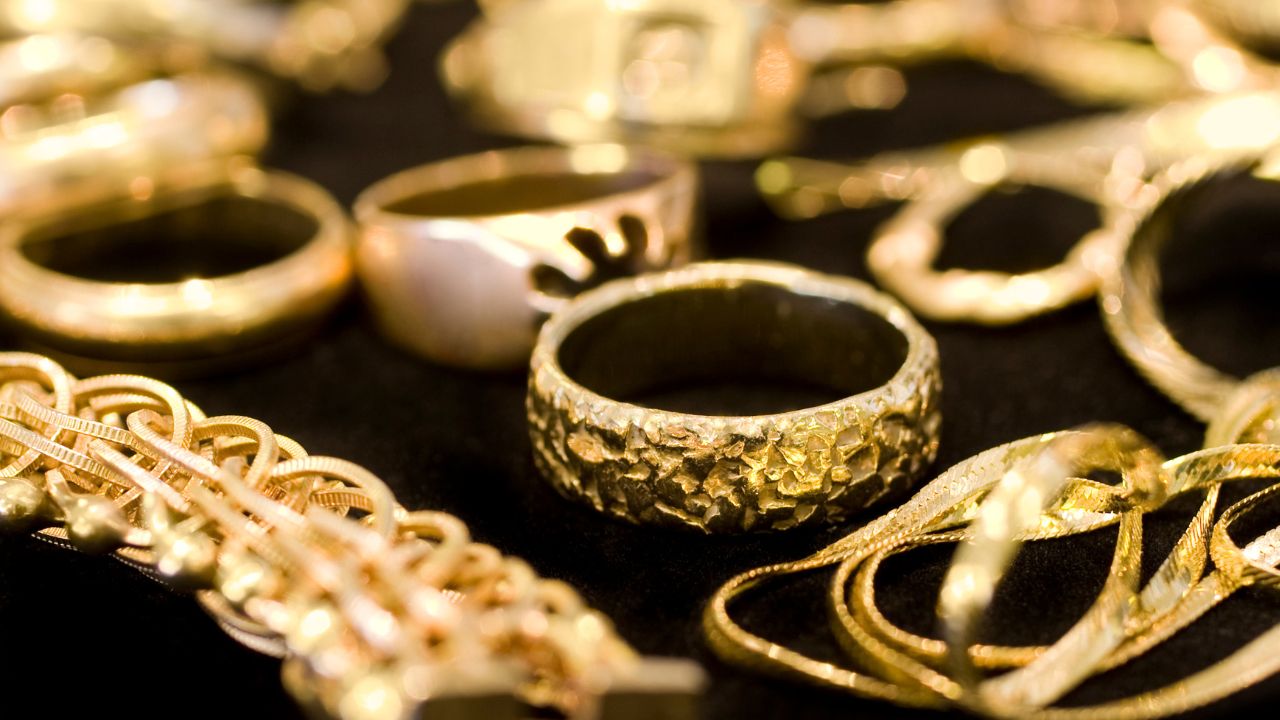 The Advantages of Offering Gold-Filled Jewelry Wholesale in Your Store